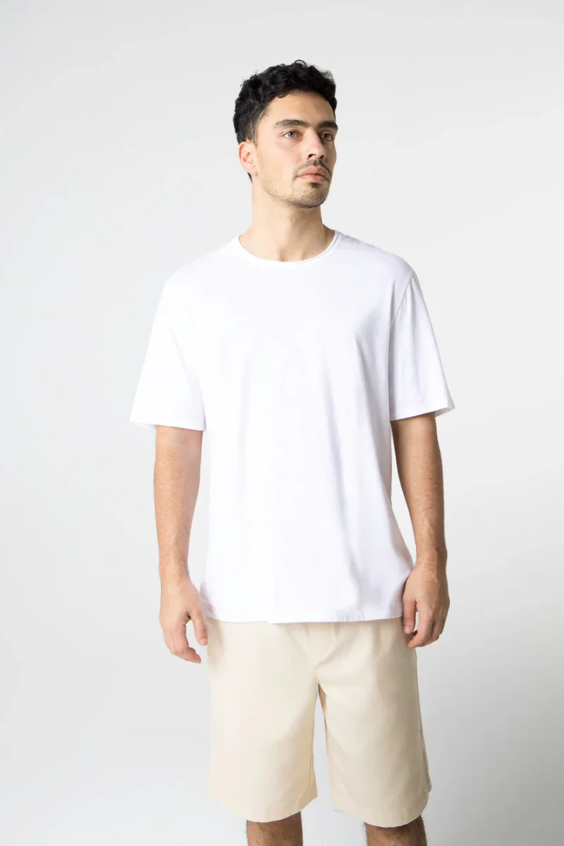 T-Shirt mit Rundhalsausschnitt und kurzen Ärmeln aus Bio-Baumwolle / Elasthan in Weiß